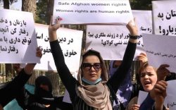 زندگی زنان در خطر: سرکوب بی‌رحمانه حقوق زنان توسط طالبان ادامه دارد