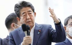 ترور نخست‌وزیر پیشین جاپان جهان را در شاک فرو برد
