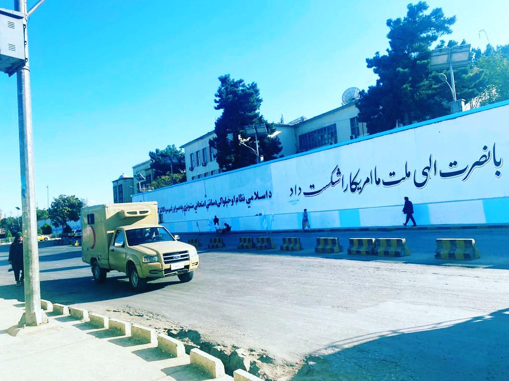 چهارراه مسعود، کابل. 
طالبان نمادهای شهرکابل را تغییر داده‌اند. 
عکس از خبرگزاری کشور